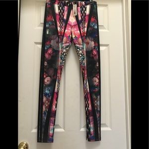 BRAND NEW pair of Exotic Print legging/pant